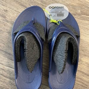 Oofos Recovery Slides size 9 NWT